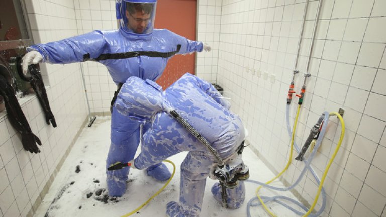Европа в готовност за случаи на ебола (галерия)