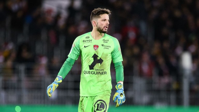 Вратар: Гаутие Ларсоньо (Брест)
Средна оценка: 7.3
Голямата изненада в състава е именно 22-годишният вратар на френския тим. Брест е едва 14-и в Лига 1 и е допуснал 20 гола в 17 мача