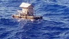 19-годишен индонезиец дочака спасението след като прекара над месец и половина върху неконтролируема рибарска колиба, носеща се по водите на Тихия океан.