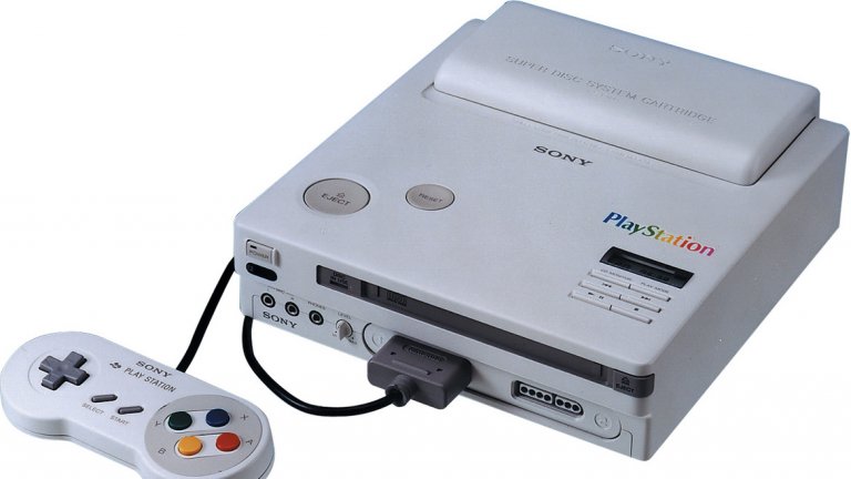 SNES CD
Историята на SNES CD е дълга и сложна и започва през 1988 г., когато Nintendo търси партньорството на Sony  - тогава все още далеч не този гейм гигант, който познаваме – за хардуерен ъпдейт на SNES. Идеята е проста: Nintendo планира да прегърне изгряващата тогава CD-rom технология като почерпи от опита на експерта при този носител Sony. SNES CD трябва да даде нов живот на застаряващата SNES, осигурявайки повече място на разработчиците и по-евтина изработка. Партньорството обаче се проваля, когато Nintendo започва разговори с Philips за същото без знанието на Sony. 
В крайна сметка двете японски компании се разделят, като в същото време планираното сътрудничество с Philips също остава нереализирано. От него холандците получават само лиценз за няколко ужасно слаби Zelda и Mario игри, от които днес Nintendo се отрича. Обидени, шефовете на Sony започват работа по собствена конзола, която по-късно ще се превърне в първия PlayStation. А Nintendo продължава да ползва касетките като носители чак до края на живота на Nintendo N64 през 2001 г.