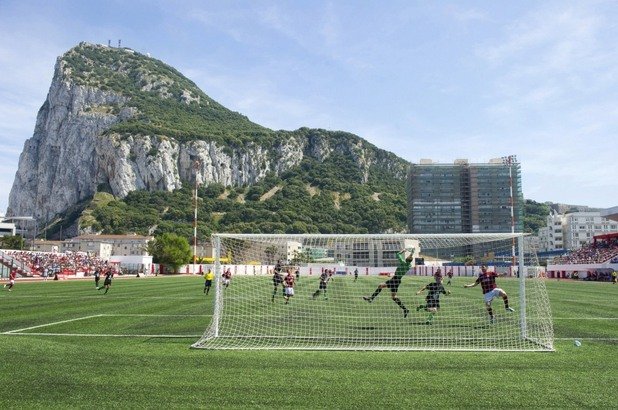 Стадион "Виктория" в Гибралтар. Тук играеше отборът, допреди да бъде признат от ФИФА и включен в квалификациите на големи първенства. За съжаление (но и разбираемо) стадионът не получи лиценз от УЕФА и ФИФА за официални мачове.