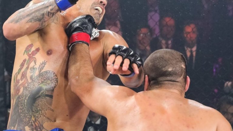 Благой победи след единодушно съдийско решение (29-28, 29-28, 29-27)