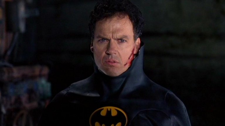 9. Майкъл Кийтън като Брус Уейн/Батман в Batman (1989)

Първият филм за Батман на режисьора Тим Бъртън е класика. Макар много хора до ден днешен да си спомнят най-вече Джак Никълсън и неговия Джокер, тук Майкъл Кийтън доказва, че е повече от комедиен актьор. 
