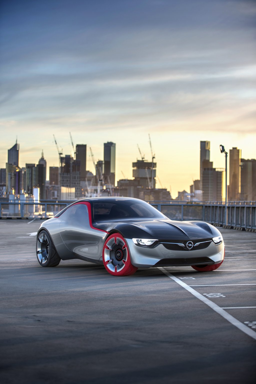 Външният вид на новия Opel ще ви накара да се обърнете след него, нали?