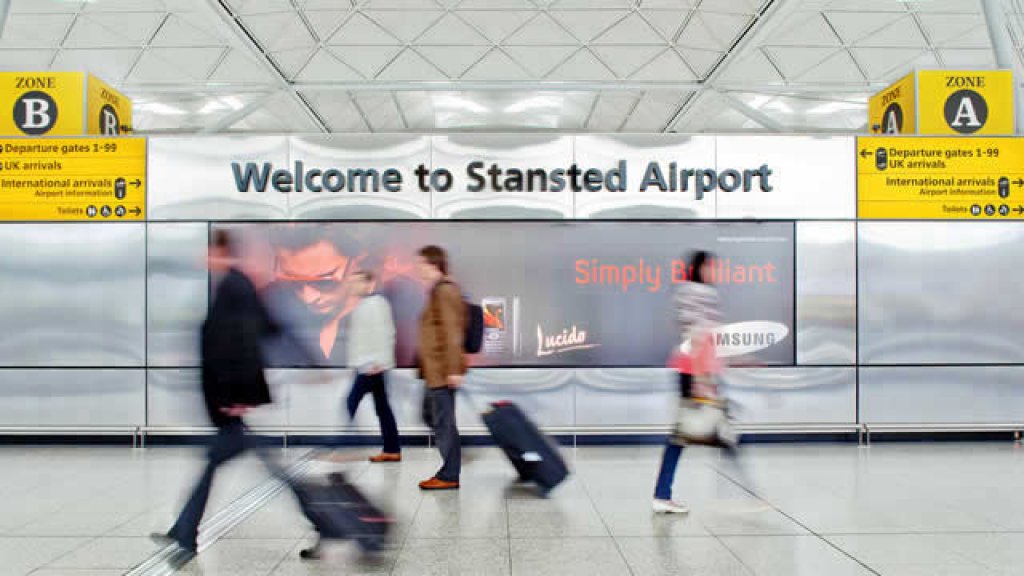59523-640x360-stansted-check-in-passengers_640