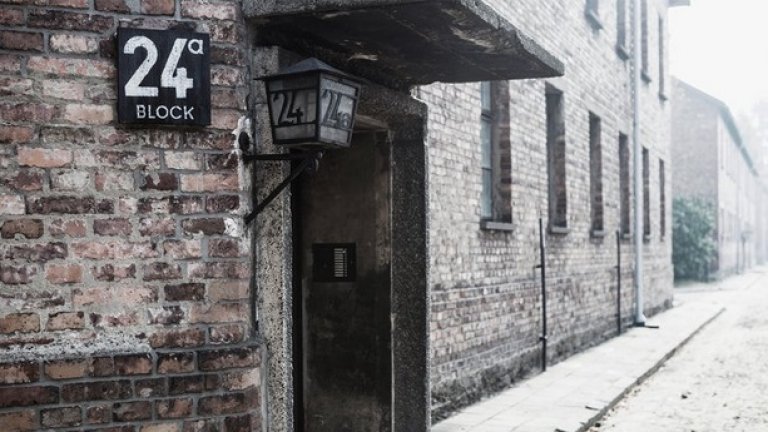 По заповед на Хайнрих Химел през октомври 1943 е построен лагерен бордей, който е можел да бъде посещаван само от привилегировани затворници.