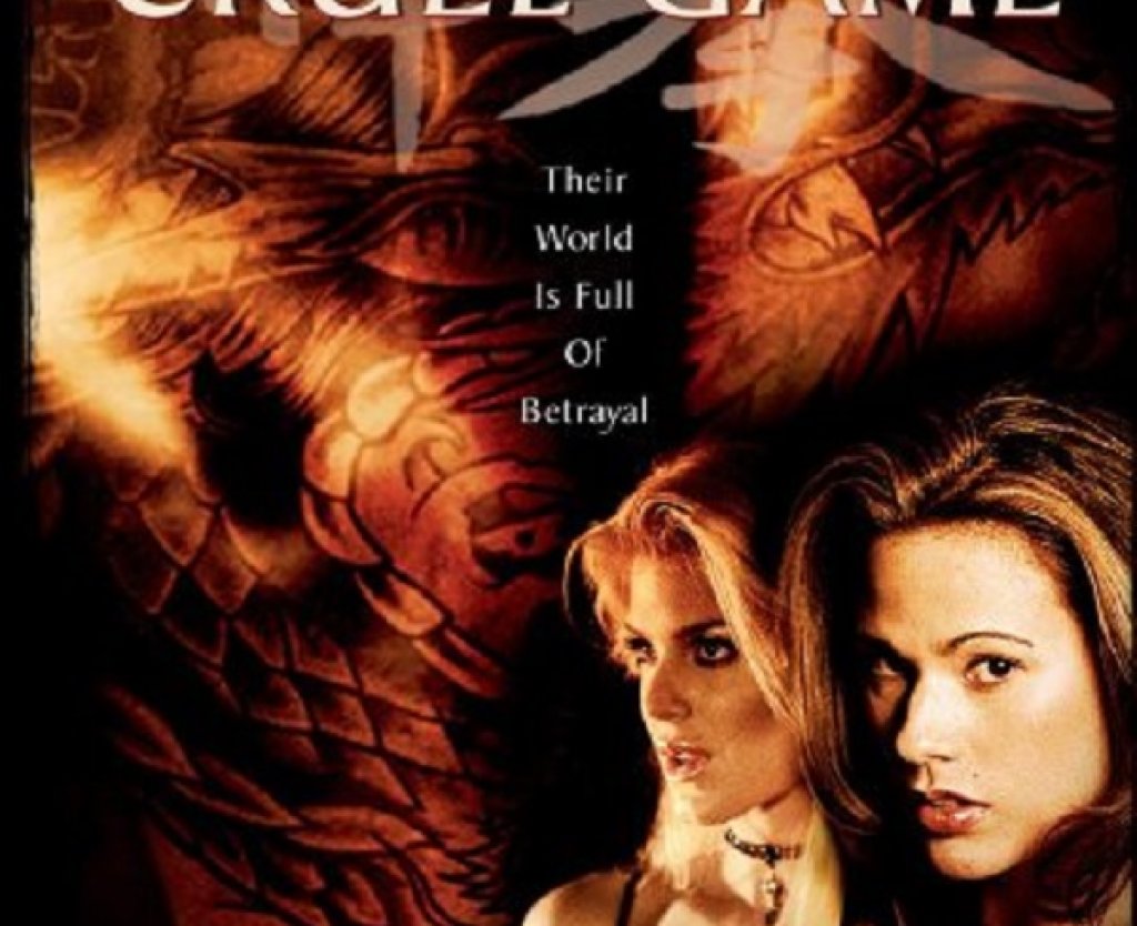 Бунтарка, която обожава майка си 
Изказването ѝ за шведския крал на подиума на "Мис Швеция", може и да я лишава от възможността да стигне до "Мис Вселена", но тя не съжалява за него. Просто винаги е била бунтарка и винаги е нарушавала правилата. И вярва, че конкурсите се печелят не с красота, а заради личността. И тя не бяга от своята същност.
"Аз съм бунтар. Баща ми беше много строг и не ми позволяваше да правя много неща. И сега, когато някой ми каже, че не мога да направя нещо, искам да наруша правилата", казва плеймейтката пред The Guardian. Но докато баща ѝ с възпитанието си я провокира да се бунтува, майка ѝ е онази, с която може да споделя всичко.
"Казвали са ми, че е добре да ходя на терапия. Но аз не го правя. Говоря с майка ми. Ако тя не може да ме излекува, кой би могъл", пита риторично световно известният модел. Именно майка ѝ е и човекът, който решава съдбата ѝ със снимката, изпратена за участие в конкурса "Мис Швеция".