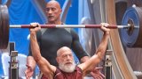 Джей Кей Симънс впечатлява с мускули на 67