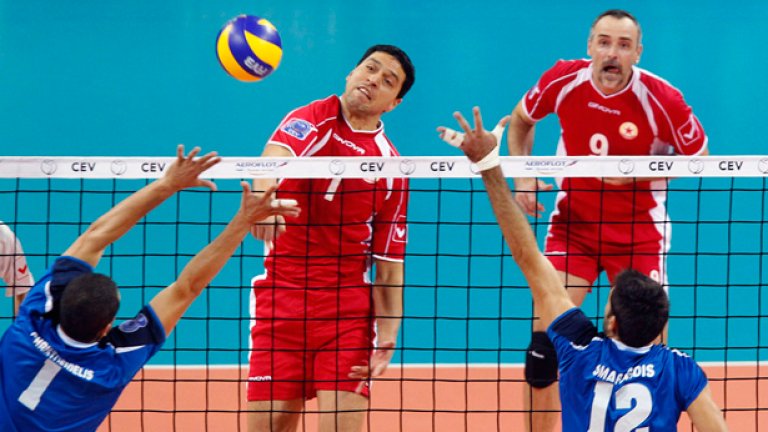 "Старите кучета" Евгени Иванов и Ивайло Стефанов не успяха да помогнат за първа победа на ЦСКА