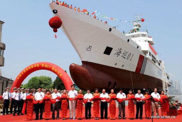 Снимка от откриването на китайският Haixun 01, който е засякъл двата пинга от черна кутия. Той се използва от ноември 2006 година и един от най-модерните кораби в китайската флота. Към него в търсенето са се присъединили и корабите Jinggangshan и Kunlunshan