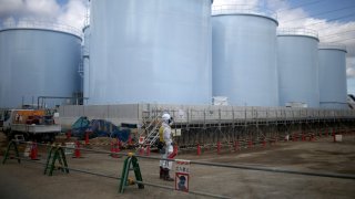 Цистерни с радиоактивна вода се складират в бившата АЕЦ