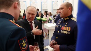 Путин обеща на армията всичко, което поиска, включително ракети "Сармат"