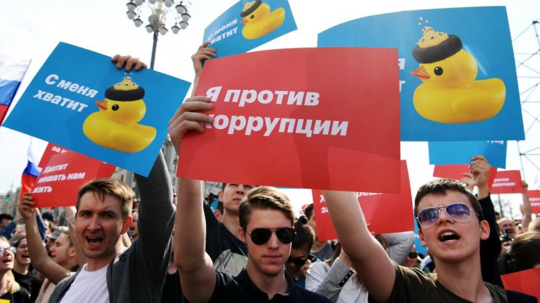 Демонстрациите в Русия завършиха с над 1000 арестувани