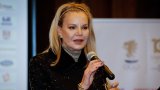 Стефка: Натискат ме и от страната, и отвън