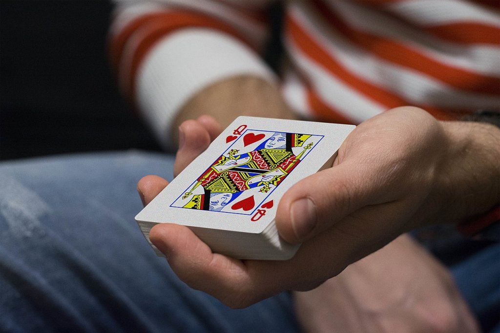 1280px-A_face-up_deck_of_cards