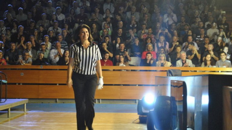 Българските фенове успяха да видят и един от най-известните съдии в снукъра - Михаела Таб