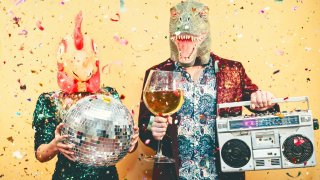 Спецчасти "Антиконтакт", хигиенисти с мисия и КПП-та пред самия бар - черпим щедро с наши идеи