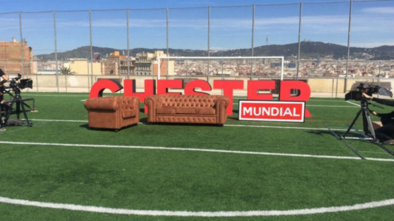 11 ранени след срутване на сцена по време на интервю с Иниеста