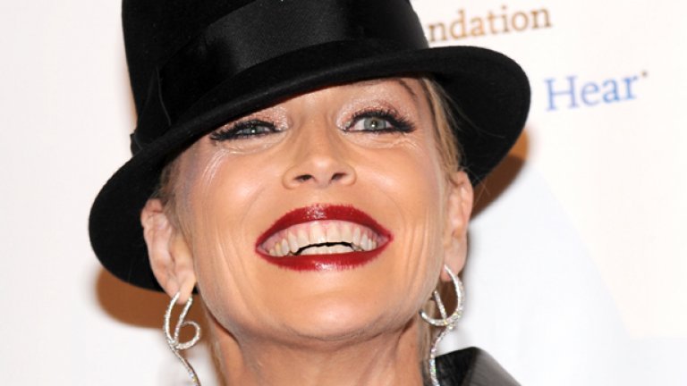 И какво тогава да правят 52-годишните дами като Шарън Стоун?