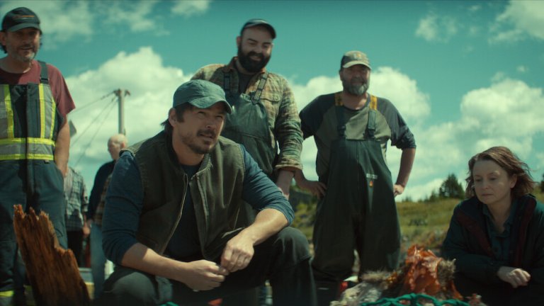 „Below“: Джош Хартнет се изправя срещу морско чудовище в новия хит на Netflix