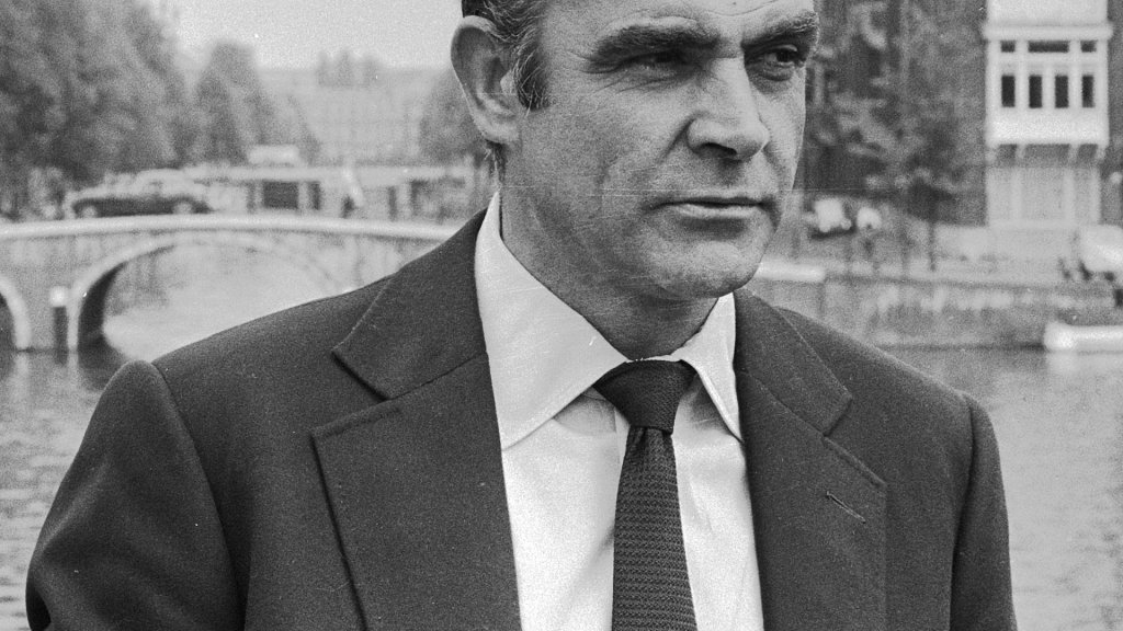 Sean_Connery_as_James_Bond_(1971,_cropped)