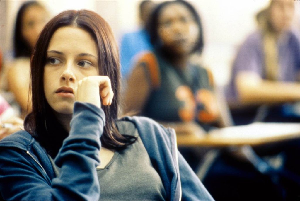 Само две години по-късно снима драмата Speak, където играе проблемна тийнейджърка, която отказва да говори и комуникира.