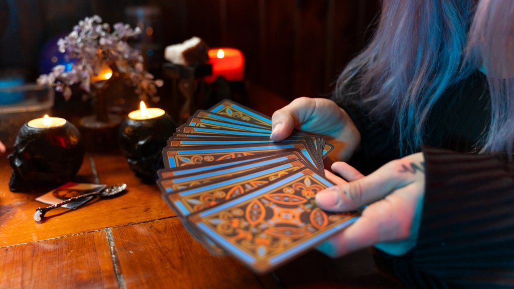 "Изтегли ми карта"... Истината за езотериката