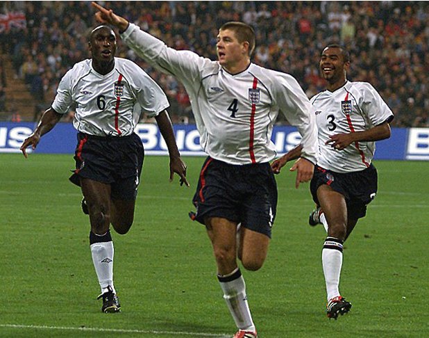 2001 г. Джерард вкарва първия си гол за английския тим, а и петте са дело на играчи на Ливърпул.