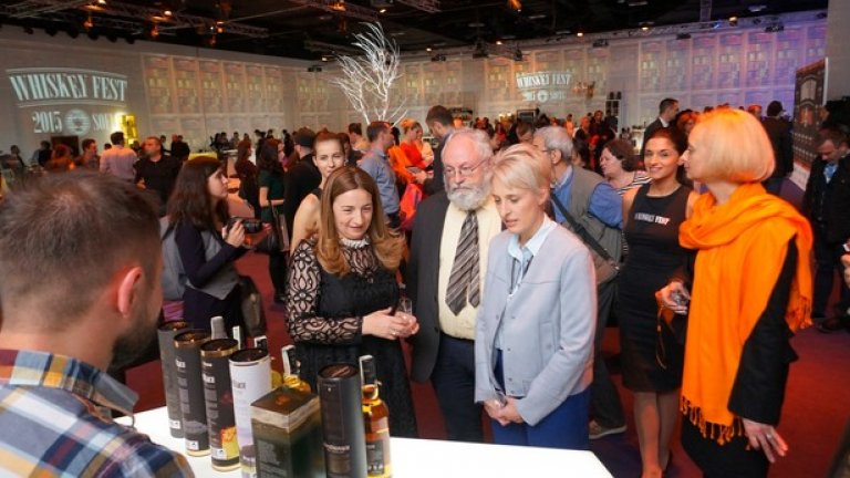 Началото на Уиски Фест София 2015 беше дадено лично от трима посланици – на

Великобритания, САЩ и Ирландия, които подчертаха сериозната значимост на уиски за културата 

и индустрията.