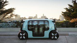 Все повече компании по света разработват прототипи на автономни таксита