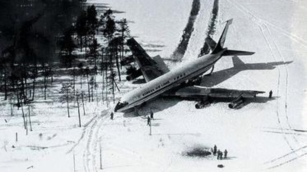 Korean_Air_Lines_902_on_land