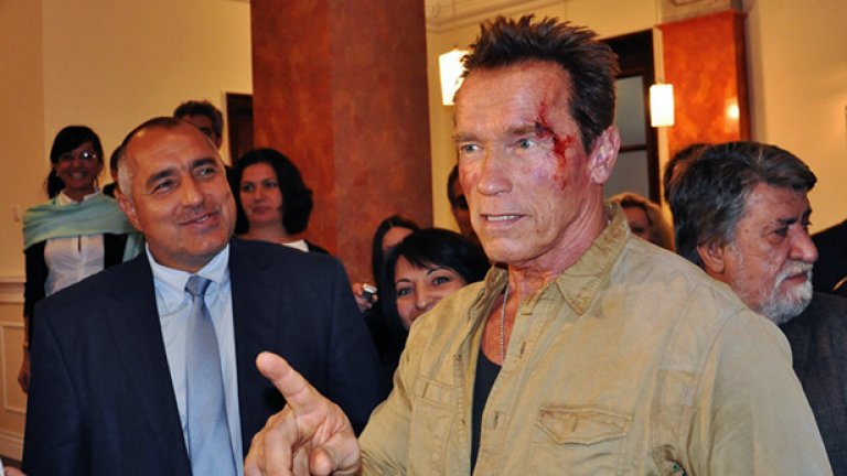 И политиката, и киното имат какво да научат от Шварценегер, който вече е на 67 години и остарява по-шумно от всеки друг мъж