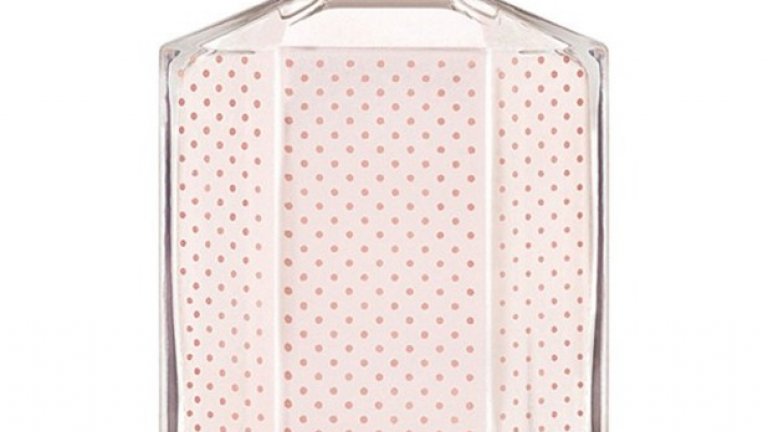 Stella Eau de Parfum е отдаване на почит към розите. Парфюмът излиза на пазара преди 10 г., а новият аромат предлага свеж вариант на класическия - по-лек, нежен, с нотки на лимон, фрезия, българска роза, виолетови листа с неповторима кехлибарена основа. Струва 57 паунда за 50 мл на www.stellamccartney.com.