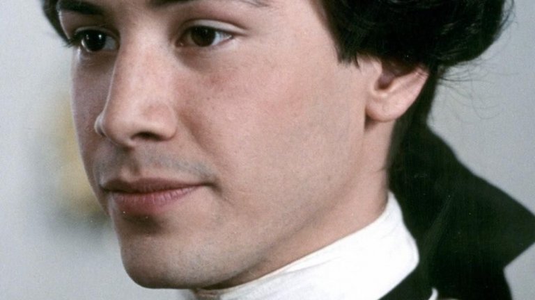 Опасни връзки 
Филмът е екранизация по епистоларния роман на Шодерло дьо Лакло и в каста му няма нито едно слабо звено. Въпреки това Рийвс прави впечатление в ролята на младия и наивен преподавател по арфа – кавалера Рафаел Дансьони.
Именно "Опасни връзки" е филмът, който привлича вниманието към тогава 24-годишния Киану. Мнозина смятат, че точно с тази адаптация по романа на Лакло актьорът прави големия си пробив в киното и му отваря пътя към славата.