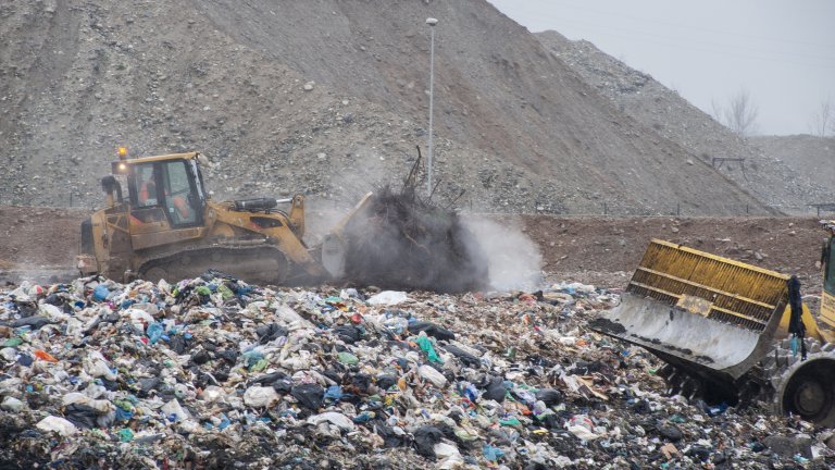 Незаконен внос на боклук в България: Италия разследва петима българи, част от мащабна схема