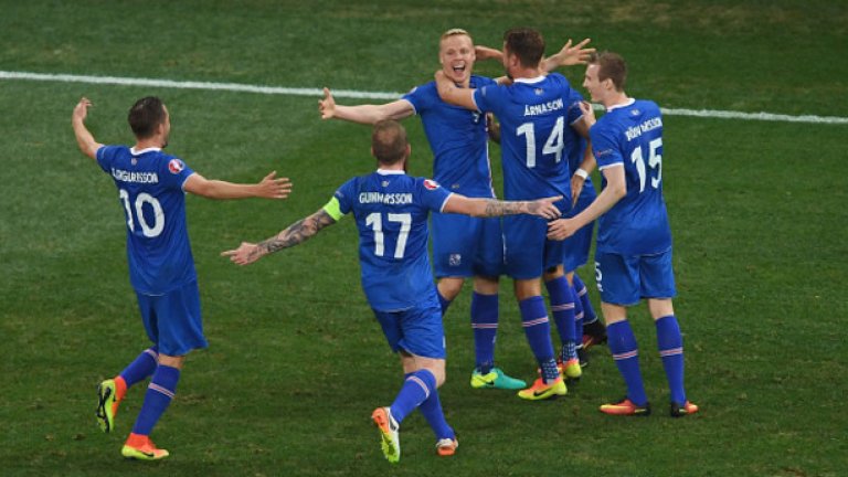 Исландия изригна и изхвърли Англия на Евро 2016

Храбрите исландци спечелиха симпатиите на зрителите на Евро 2016 с безкомпромисна и вдъхновена игра, която ги докара до 1/4-финалите в турнира и до най-големия успех във футболната история на тази страна. Държавата с малко над 320 000 души население изхвърли Англия на осминафинала с победа 2:1 - а това беше едва първо участие на исландците на голямо първенство. 

Приятна изненада на Евро 2016 беше и отборът на Уелс, който стигна полуфиналите. За някои победата на Португалия в турнира също беше изненада.