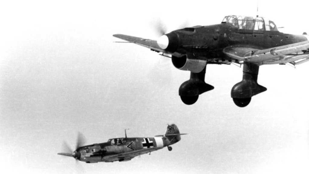 Bundesarchiv_Bild_101I-429-0646-31,_Messerschmitt_Me_109_und_Junkers_Ju_87