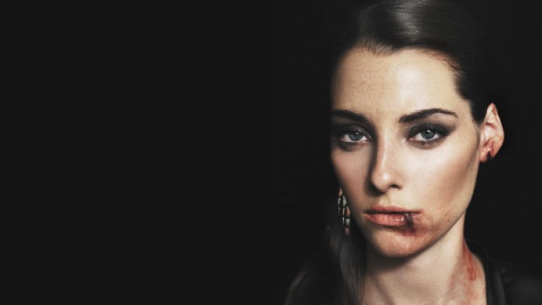 Авторите на фотосесията в 12 казват, че тя задава въпроси, без да натрапва отговори