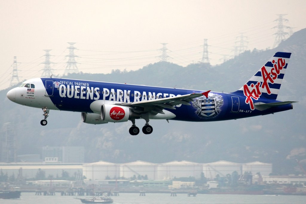 QPR и Air Asia в едно изненадващо партньорство