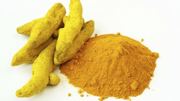 Куркума с вода или олио 
От коментарите по различни теми за стрии, хора споделят тази комбинация като ефективна. Комбинират се куркума с вода или зехтин и се прави паста, с която се търка кожата върху засегнатите участъци два пъти на ден.