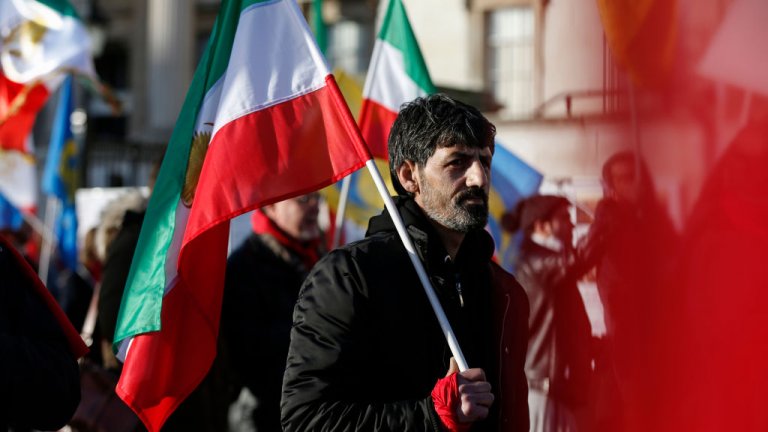 Сред жертвите има и служители на реда