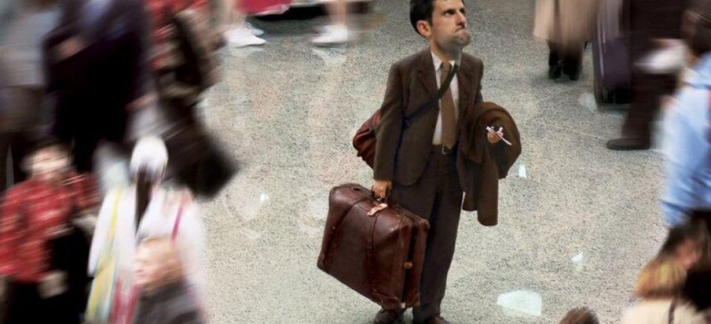 NOVAX Djokovic забавлява социалките, сръбкини извиха хоро пред хотела му