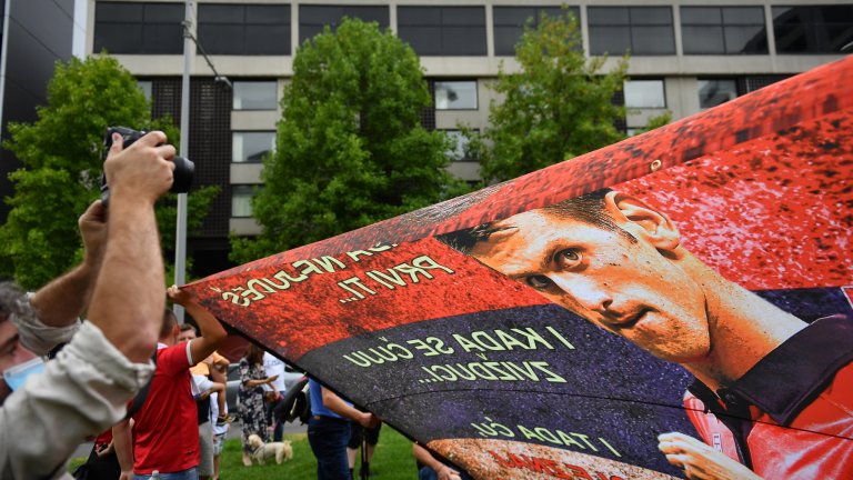 А и в страната се задават избори...