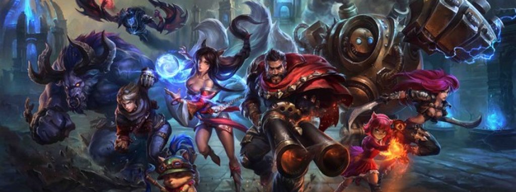 League of Legends (LoL)
Онлайн-играта на Riot Games е едно от най-харесваните заглавия от геймърите по цял свят и е една от най-известните игри в жанра на мултиплейър стратегиите в реално време. Обикновено в играта влизат отбори от петима души, които се опитват да разрушат противниковата база. Всеки играч може да си избере герой със специални характеристики. Благодарение на безбройните възможности за комбинации, в League of Legends никога не е скучно - човек може да се сблъска с най-различни вариации на противник. 
Според Riot Games 27 милиона души играят LoL всеки ден. Базовата версия е безплатна, но потребителите могат да си купят разширения и опции за индивидуални настройки на героите с Riot Points.