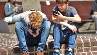 pokemon-pokemon-go-phone-game-159395