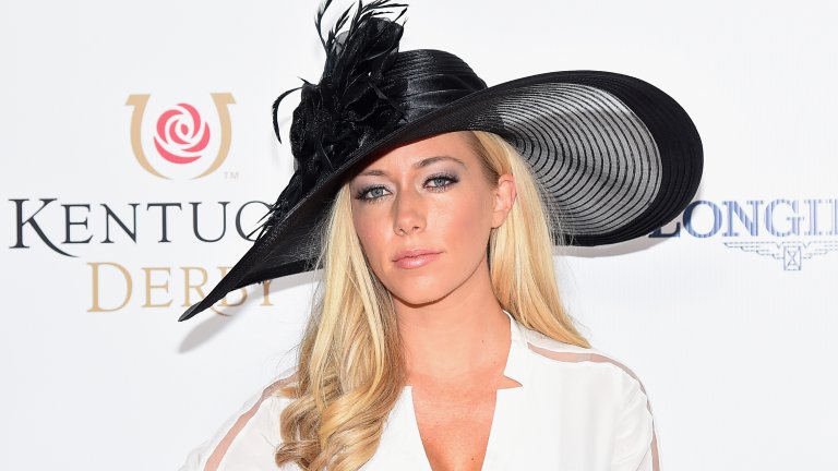 Като семейна жена блондинката сменя коренно стила си - вече не носи блузи, които повече приличат на сутиени, и набляга на по-стилни тоалети. Все пак ѝ е трудно да се откаже от дълбоките деколтета, но точно на Кендра ѝ е простено. Уилкинсън прави собствено риалити шоу - “Kendra on Top” - в което камерите следят ежедневния ѝ живот заедно с всичките му скандали и пикантни истории (сред които и изневярата на съпруга ѝ). Освен това след раждането на първото си дете тя пише книга за майчинството, а след второто си бебе започва да подготвя и втора част.