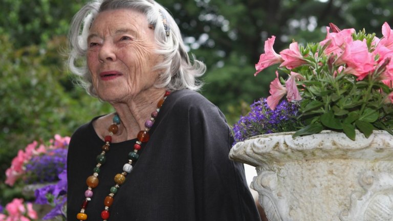 Една от най-популярните авторки на любовни романи почина на 94 г.