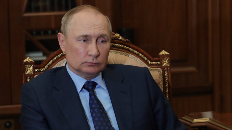 Едва след началото на войната в Украйна пътешествията на Тихонова из Европа секват