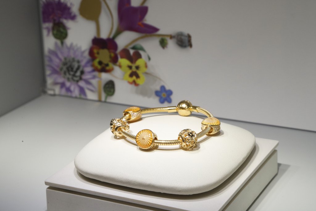 Pandora Shine