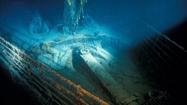 Духове от бездната / Ghosts of the Abyss (2003 г.)

Заглавието може да подвежда - този документален филм няма нищо общо с "Бездната", а с "Титаник". Разказва за това как Камерън и група учени организират пътуване до потъналия през 1912 г. кораб и се спускат с подводници до него, за да му направят невиждани до момента кадри.